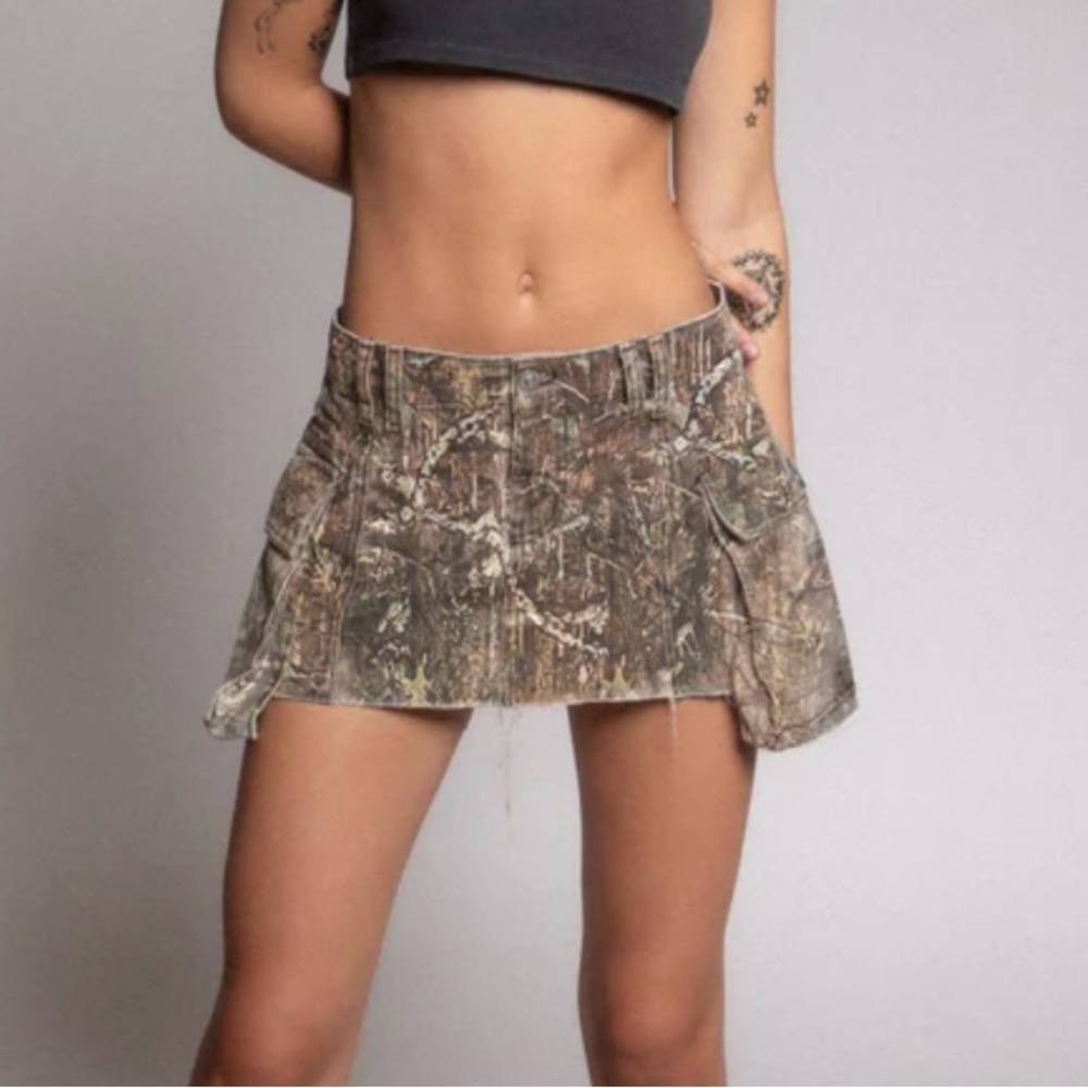Revice Denim OAKLAND CARGO real tree camo MINI SKIRT sz Small
